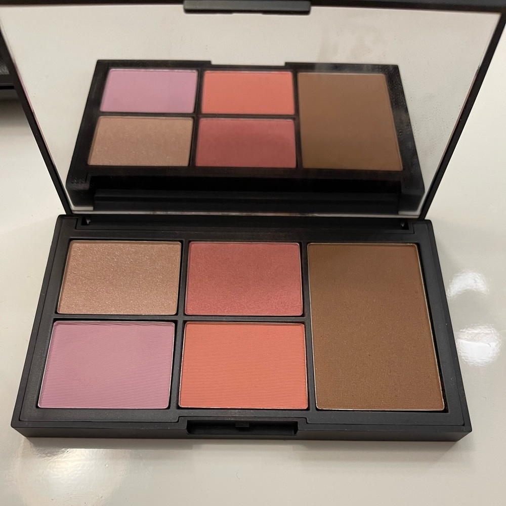 NARS VIRTUAL DOMINATION Cheek pallet